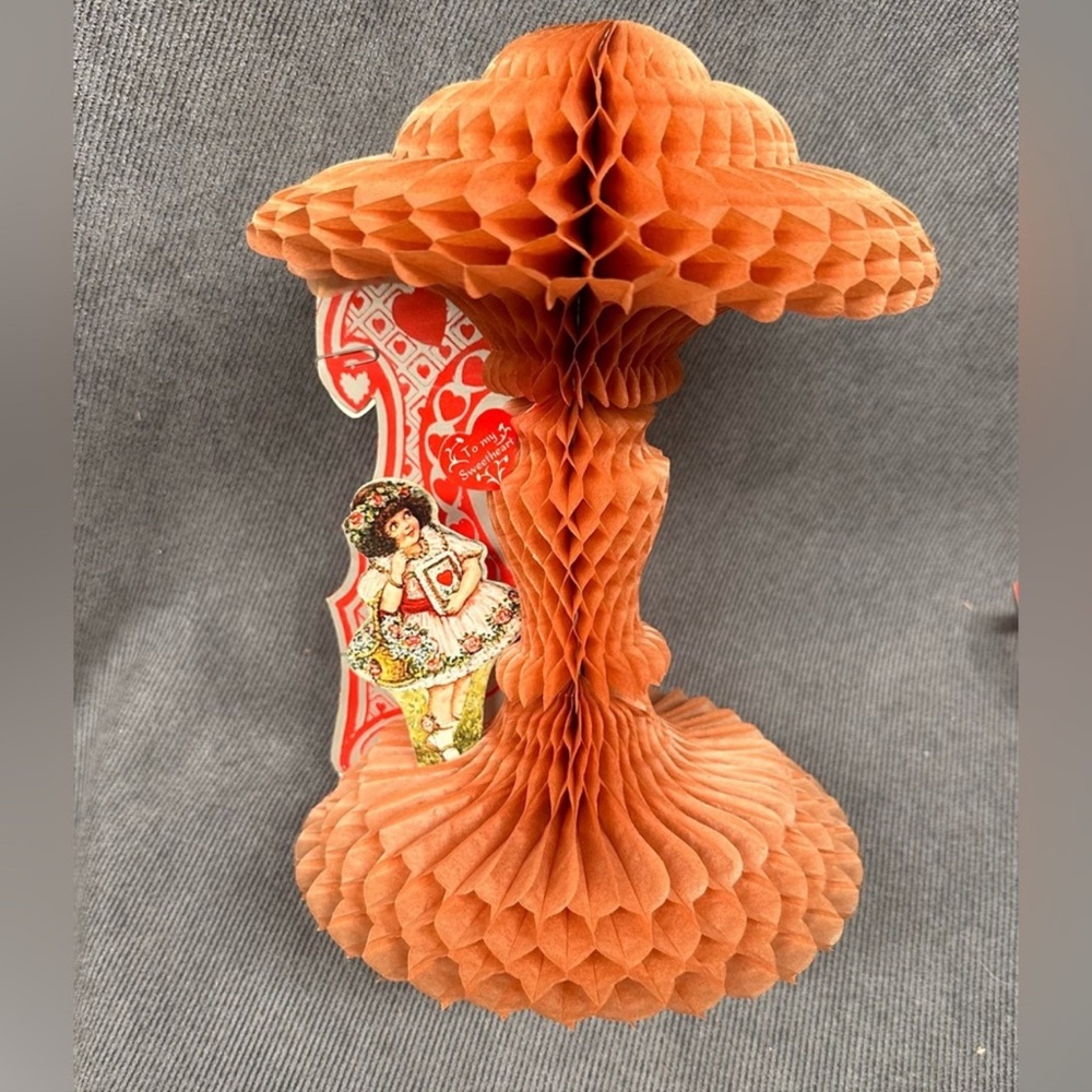 Antique honeycomb die cut valentine card centerpiece 1930s beistle vintage